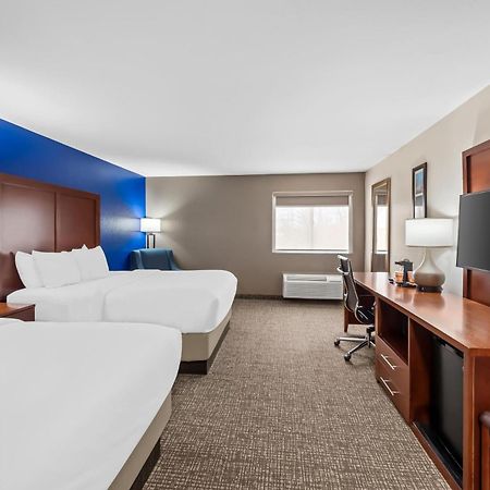 Comfort Inn & Suites Fairborn Near Wright Patterson Afb Exterior foto