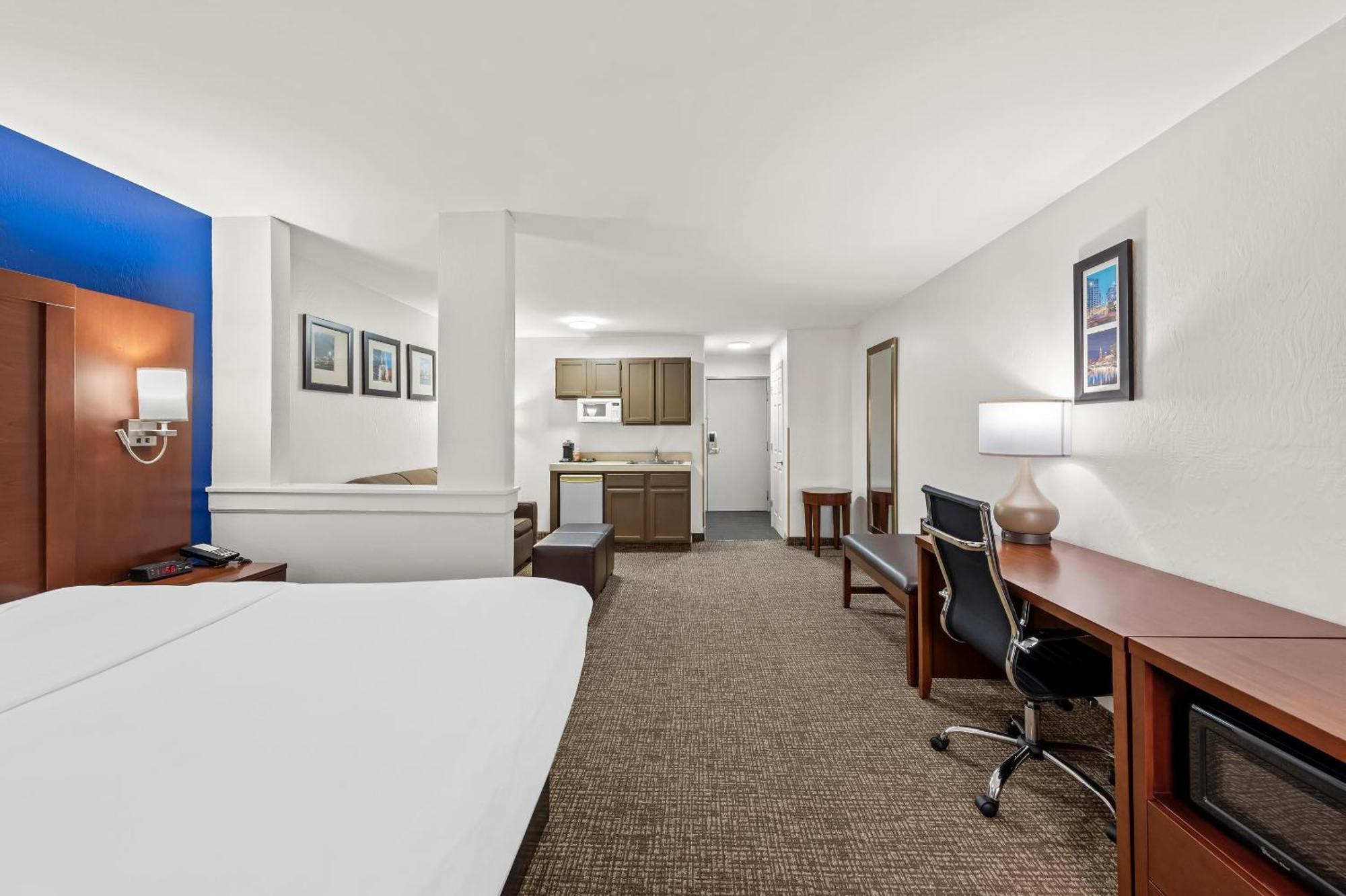 Comfort Inn & Suites Fairborn Near Wright Patterson Afb Exterior foto