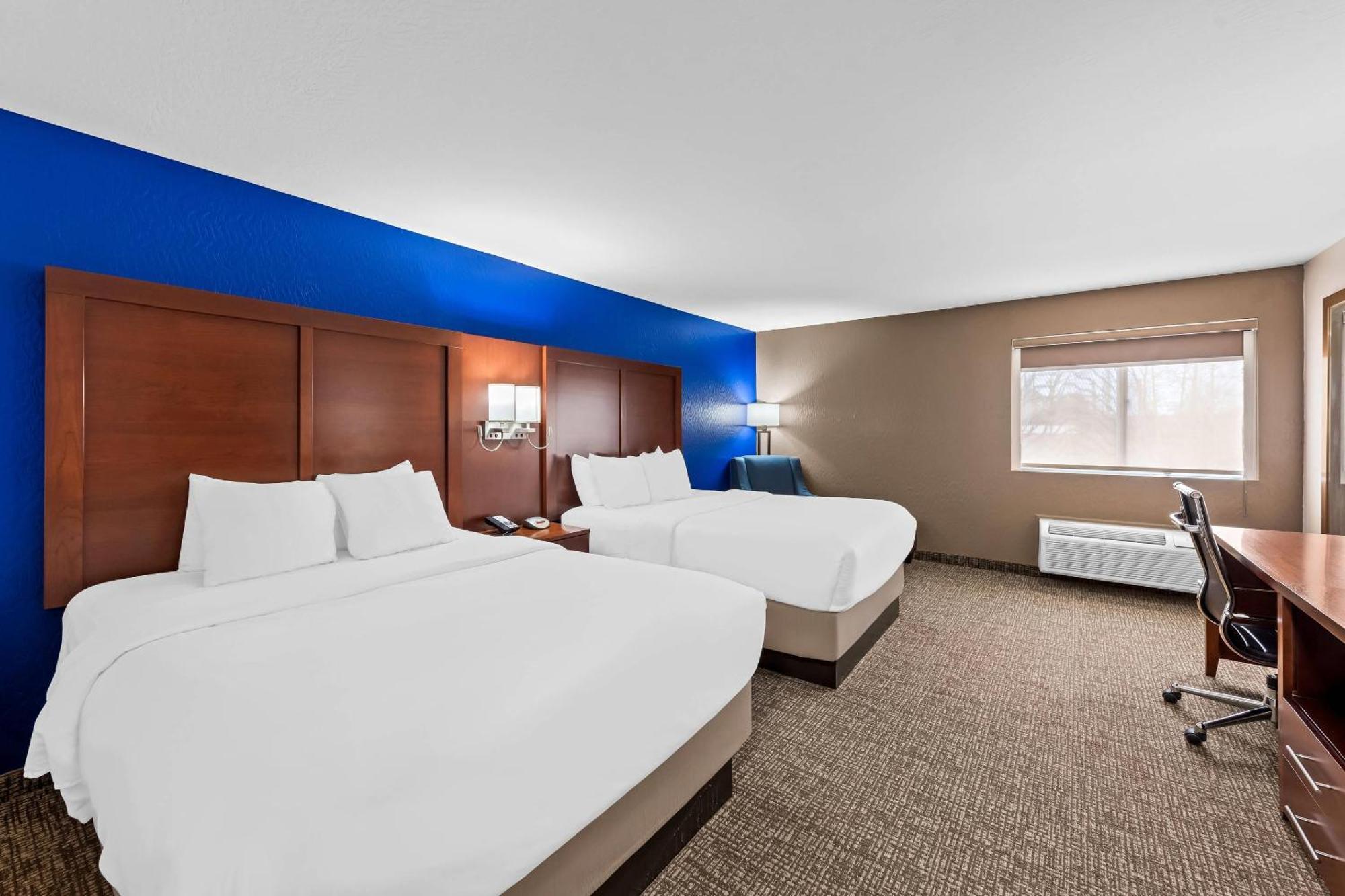 Comfort Inn & Suites Fairborn Near Wright Patterson Afb Exterior foto