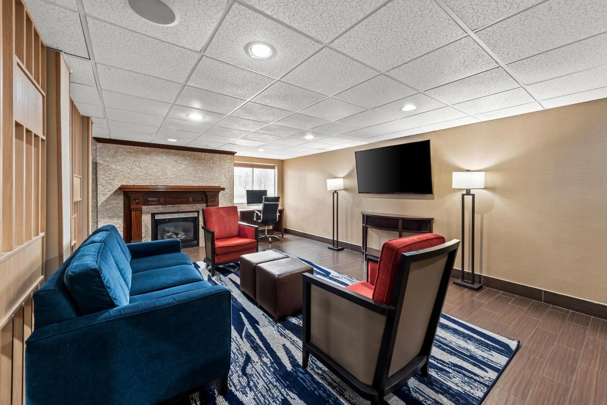 Comfort Inn & Suites Fairborn Near Wright Patterson Afb Exterior foto