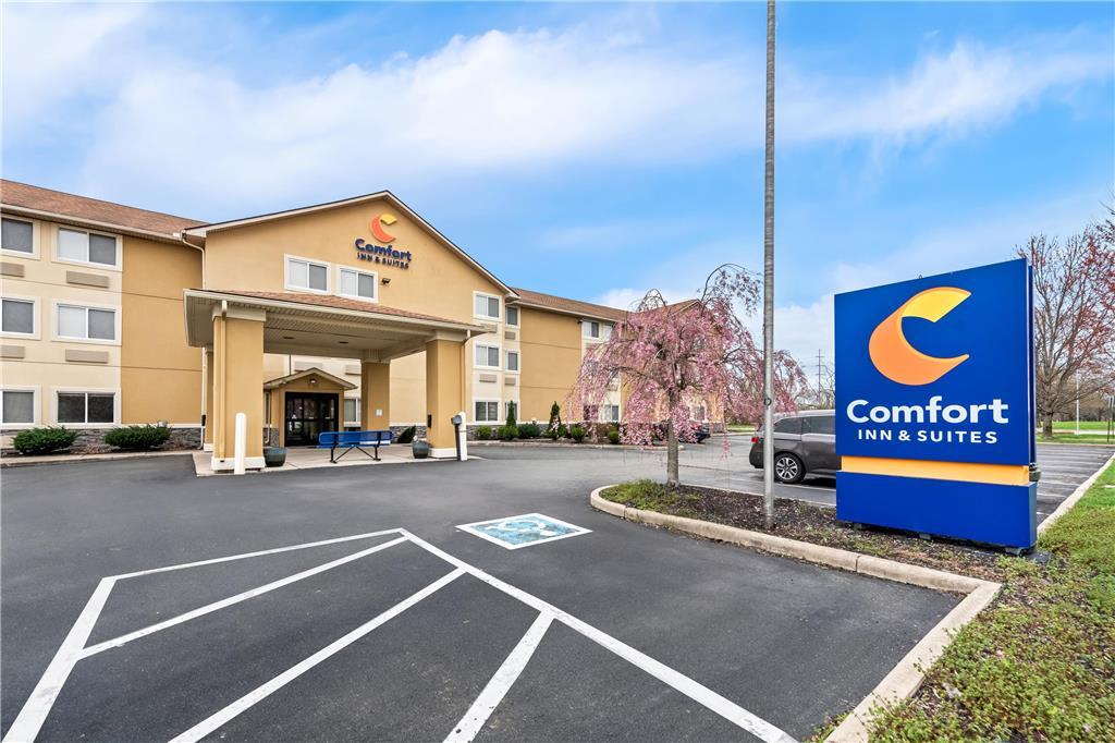 Comfort Inn & Suites Fairborn Near Wright Patterson Afb Exterior foto